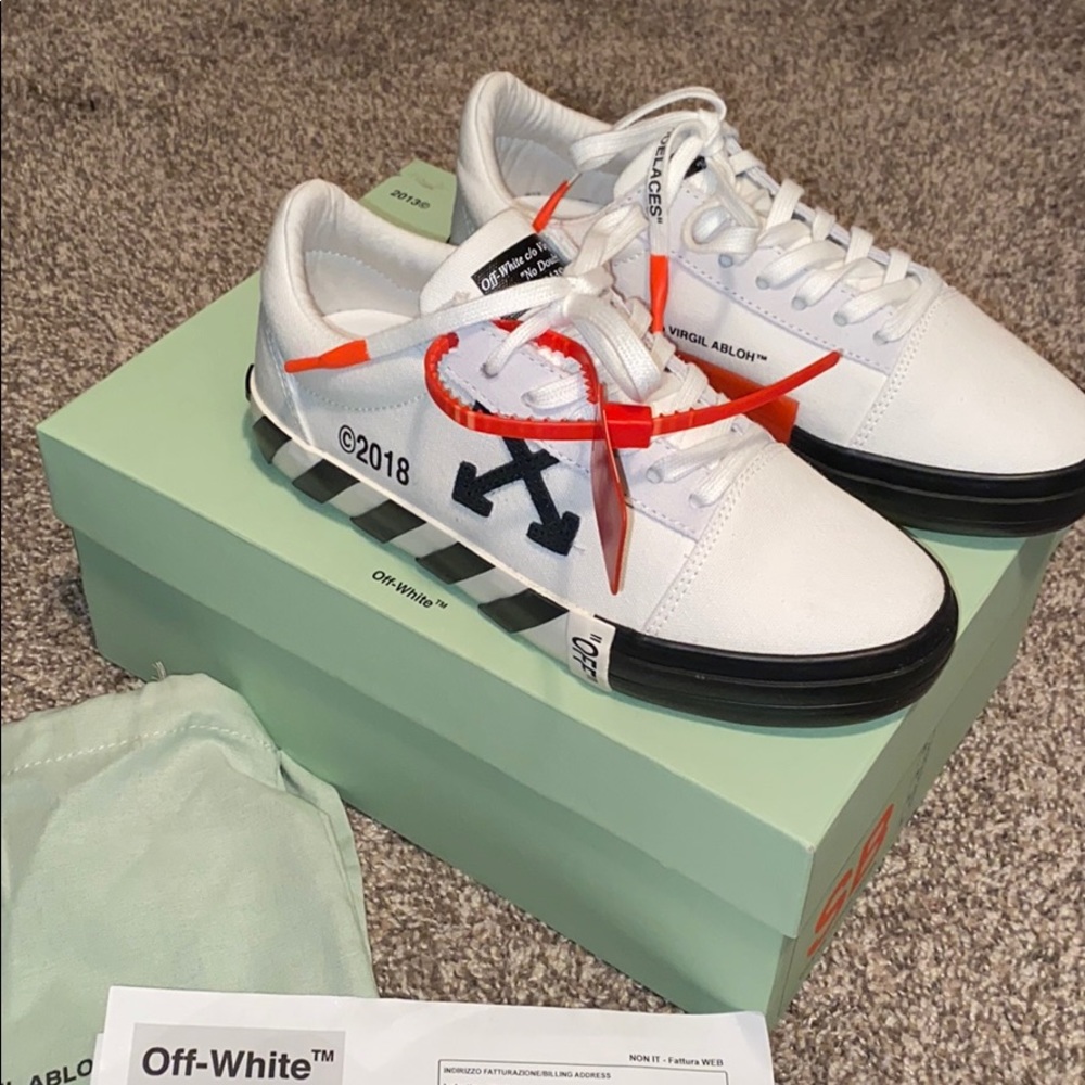 Off-white low top sneakers